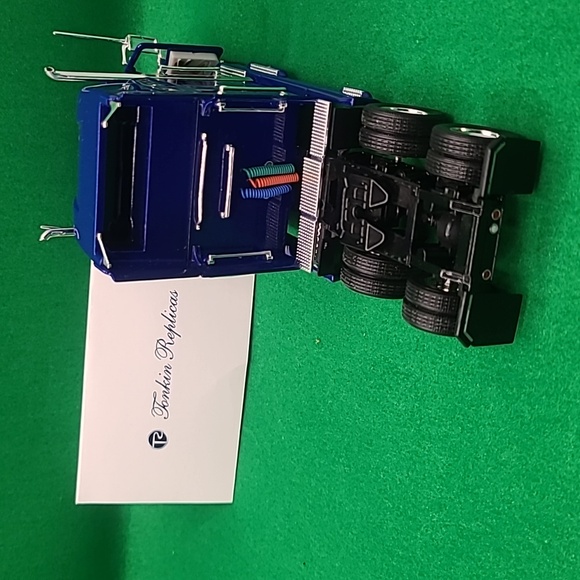 GOODYEAR TIRE 2006 Die Cast Tractor - Picture 7 of 9